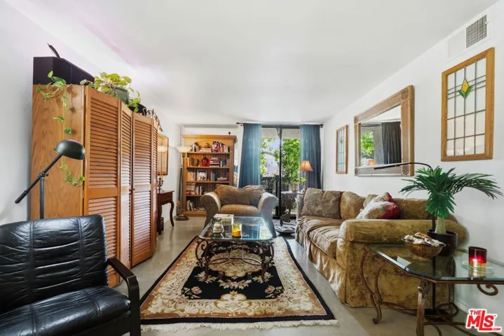 906 N Doheny Drive 221, West Hollywood, California 90069