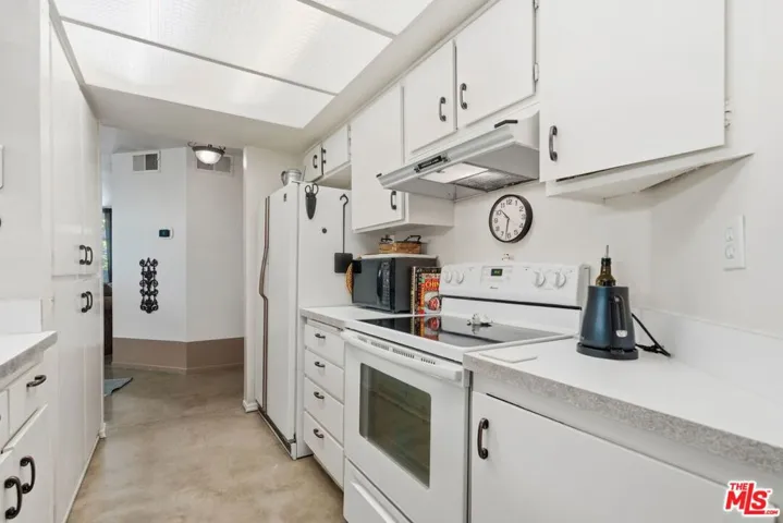 906 N Doheny Drive 221, West Hollywood, California 90069
