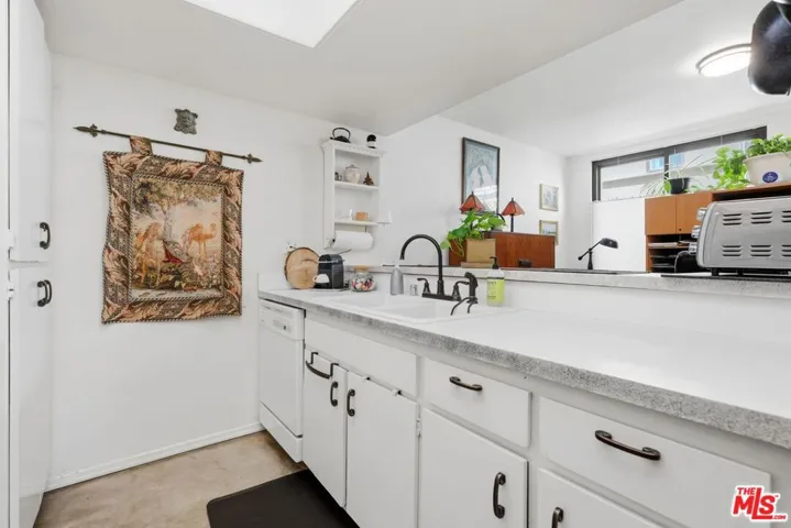 906 N Doheny Drive 221, West Hollywood, California 90069