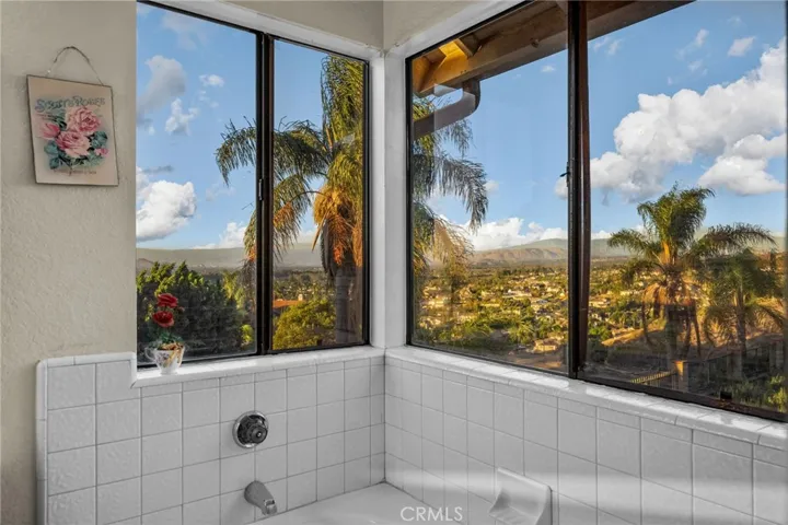 16584 Creekside, Riverside, California 92503