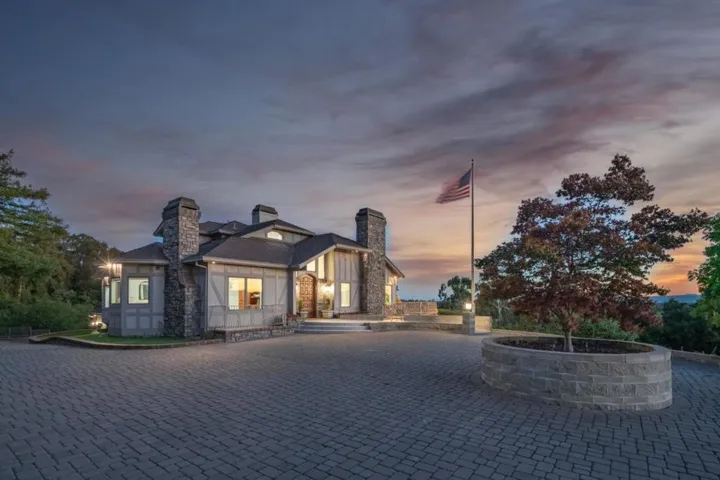 15217 Sobey Road, Saratoga, California 95070