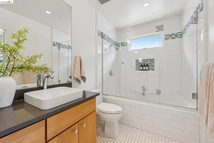 4630 Edgewood Avenue, Oakland, California 94602