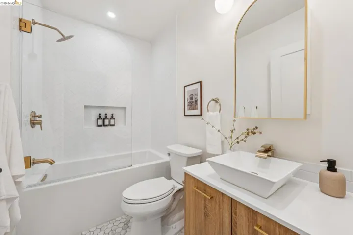 4630 Edgewood Avenue, Oakland, California 94602