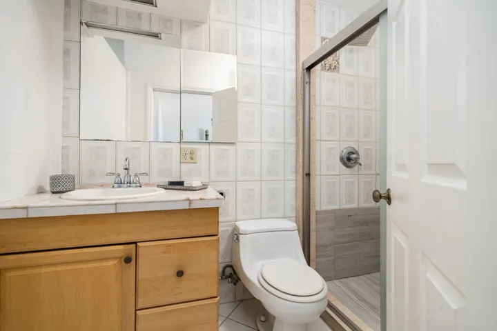 75-web-or-mls-MHDeAnza_OPMG_0726_075