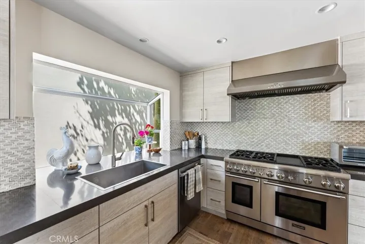 845 Summit Drive, Laguna Beach, California 92651