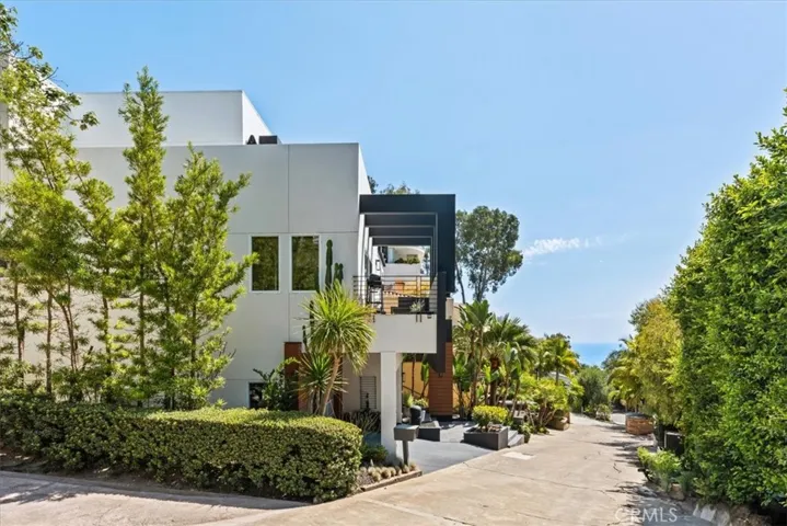 845 Summit Drive, Laguna Beach, California 92651