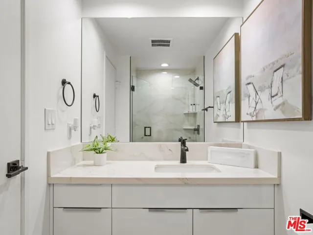 800 W 1st Street 905, Los Angeles, California 90012
