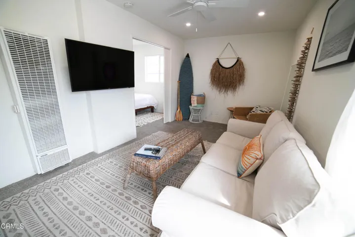 Living Room - Photo 2