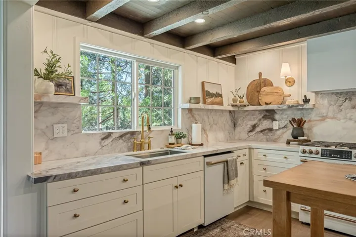 144 C Lane, Lake Arrowhead, California 92352