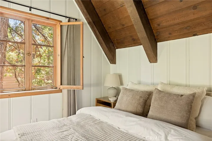 144 C Lane, Lake Arrowhead, California 92352