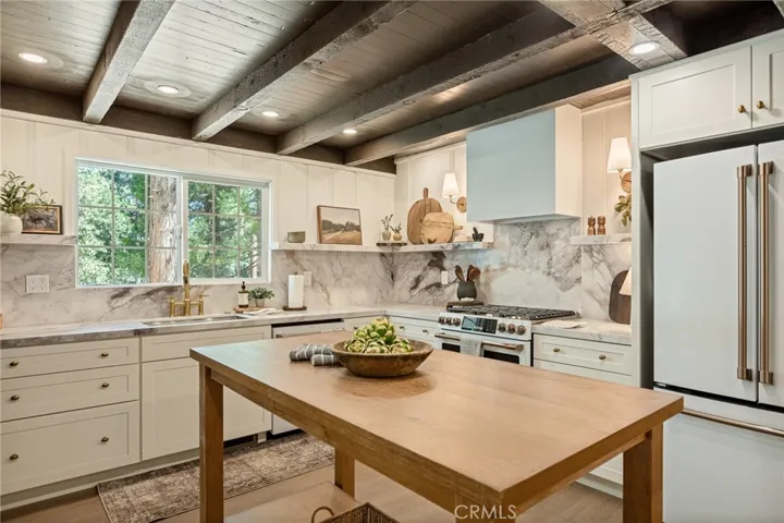 144 C Lane, Lake Arrowhead, California 92352