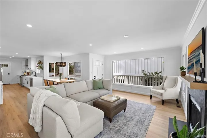 226 La Jolla, Newport Beach, California 92663