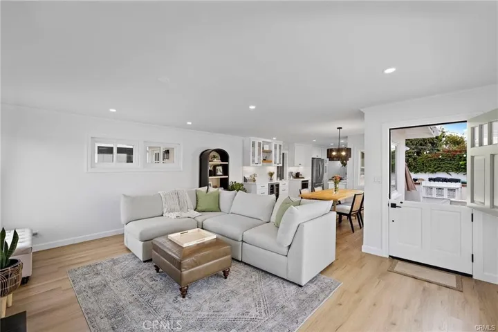 226 La Jolla, Newport Beach, California 92663