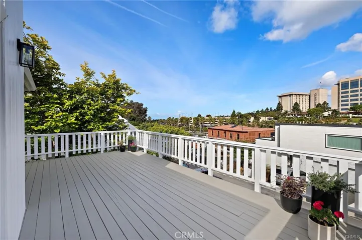 226 La Jolla, Newport Beach, California 92663