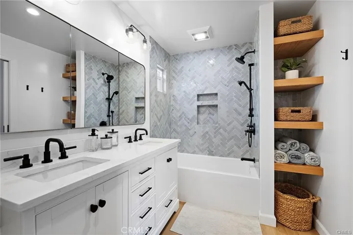 226 La Jolla, Newport Beach, California 92663