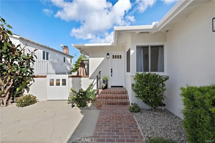 226 La Jolla, Newport Beach, California 92663