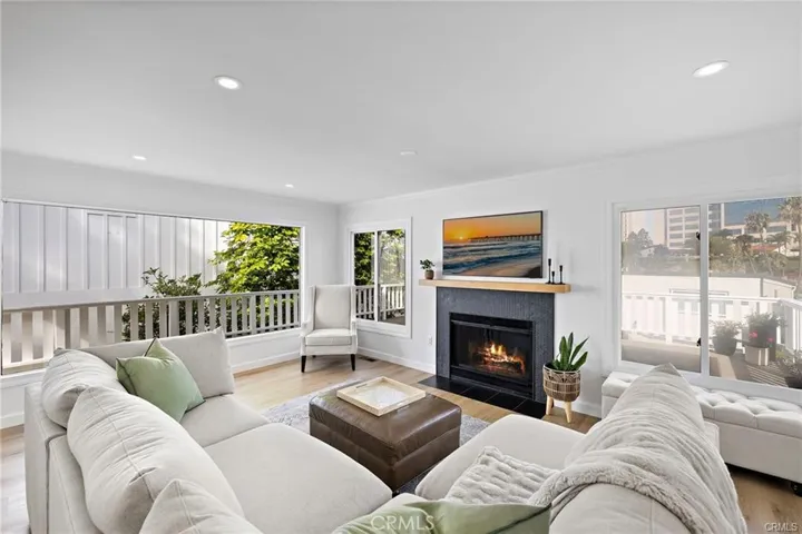 226 La Jolla, Newport Beach, California 92663