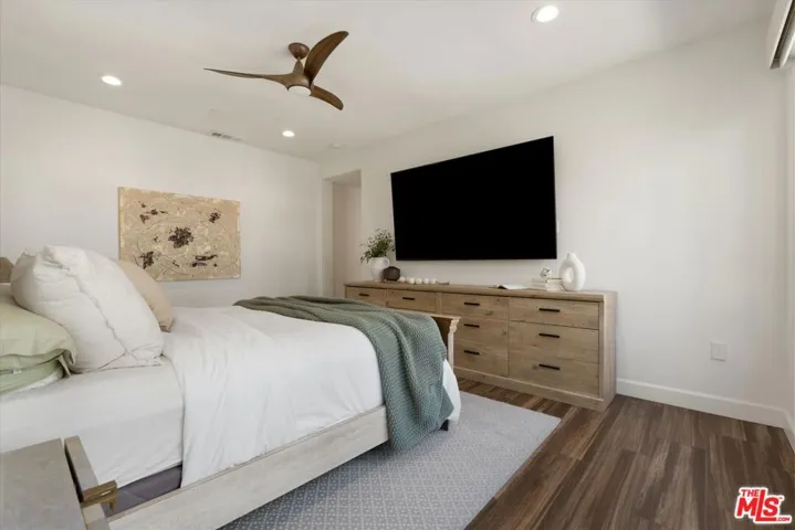 12883 Runway Road 1, Playa Vista, California 90094