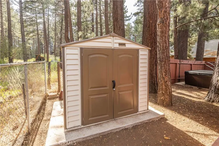 42855 Willow Avenue, Big Bear, California 92315