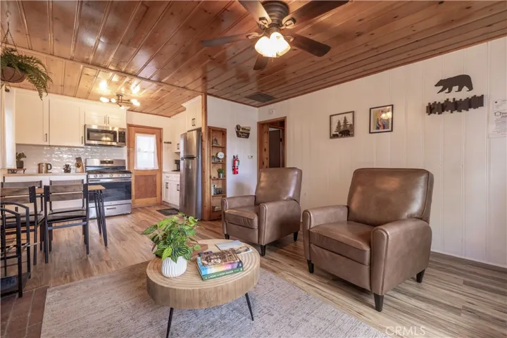 42855 Willow Avenue, Big Bear, California 92315