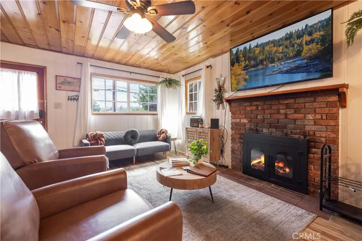 42855 Willow Avenue, Big Bear, California 92315