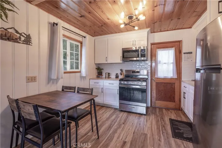 42855 Willow Avenue, Big Bear, California 92315