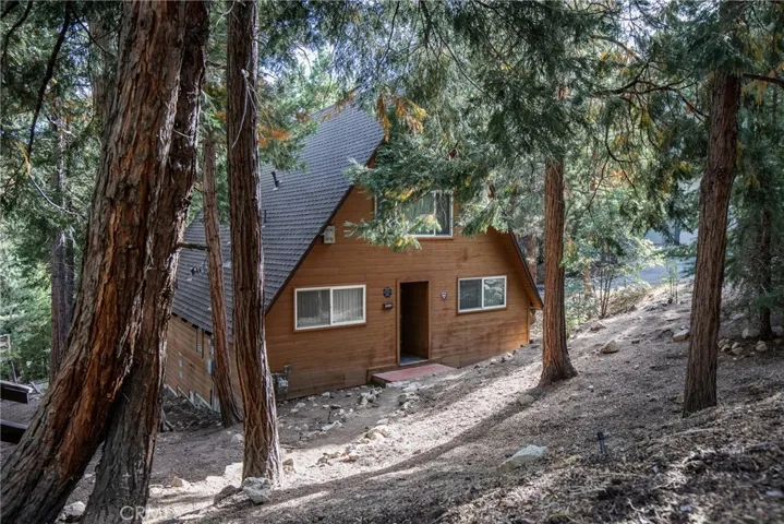 815 Zurich Drive, Lake Arrowhead, California 92352