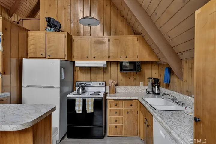 815 Zurich Drive, Lake Arrowhead, California 92352