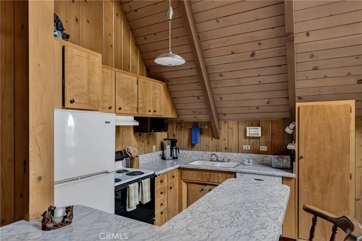 815 Zurich Drive, Lake Arrowhead, California 92352
