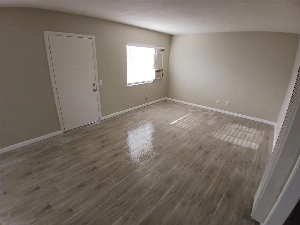 687 W 17th 4, San Bernardino, California 92405 — photo 4