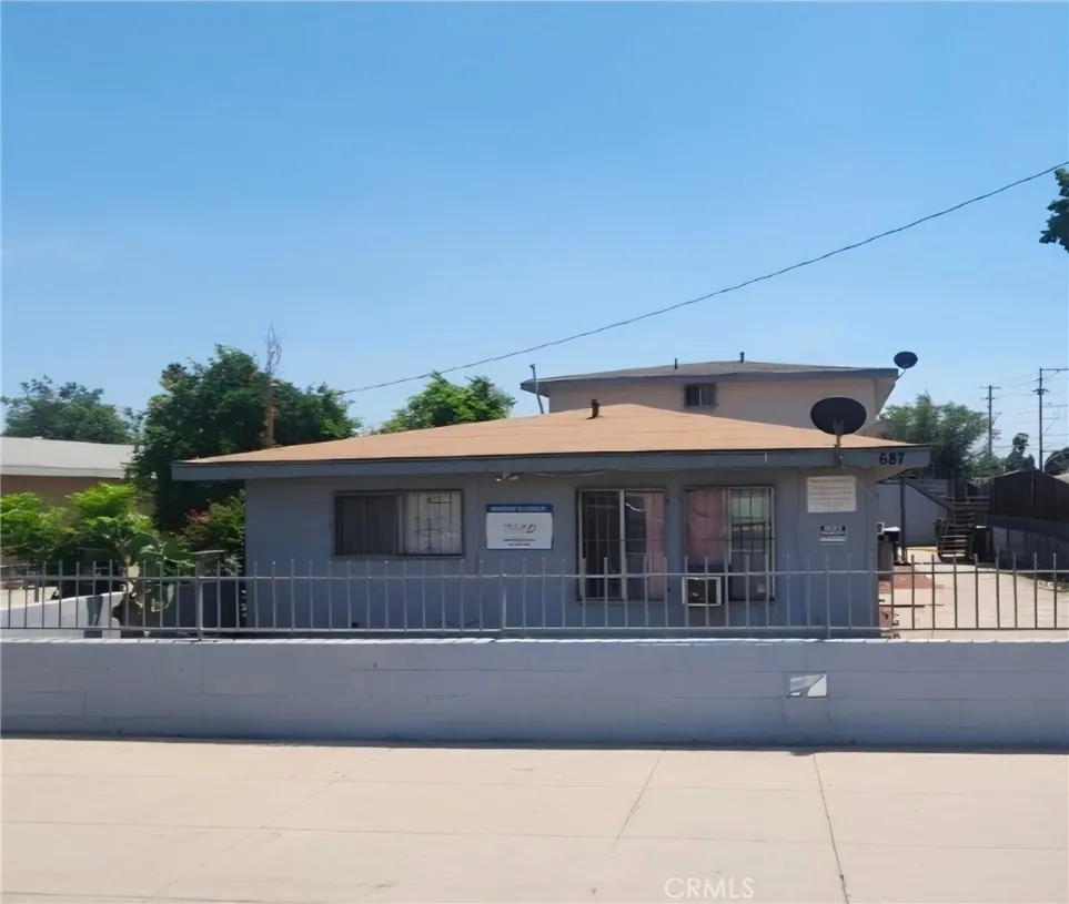 687 W 17th 4