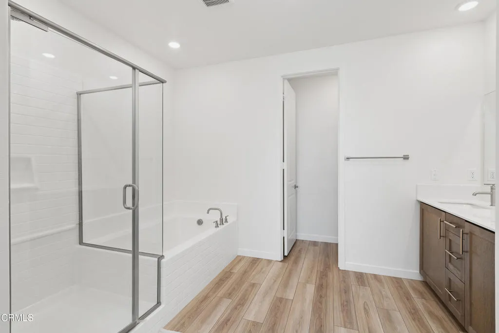 primary bathroom shower & tub