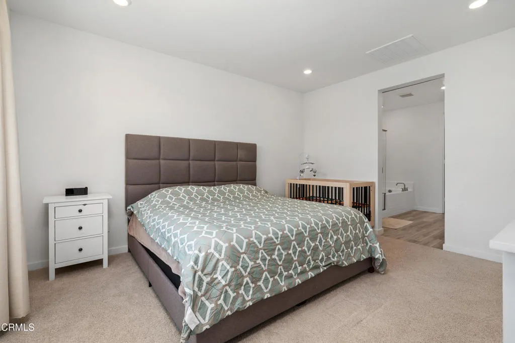 primary bedroom view3