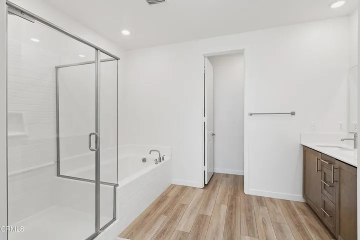 primary bathroom shower & tub