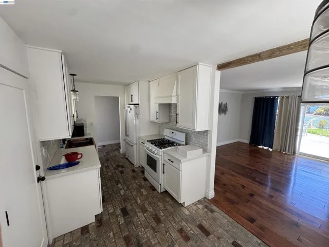 1250 Cape Cod Way, Concord, California 94521