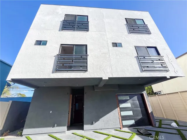 1814 1 S Hauser Boulevard, Los Angeles, California 90019