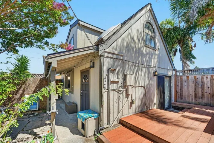 434 Morrissey Boulevard, Santa Cruz, California 95062