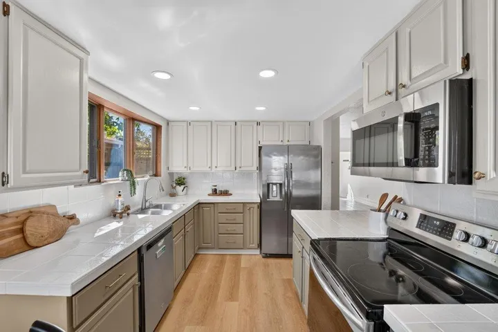 434 Morrissey Boulevard, Santa Cruz, California 95062