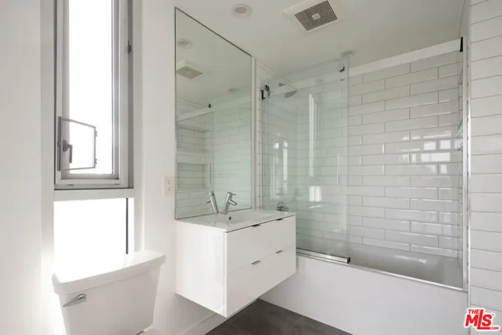 12770 Caswell Avenue 301, Los Angeles, California 90066