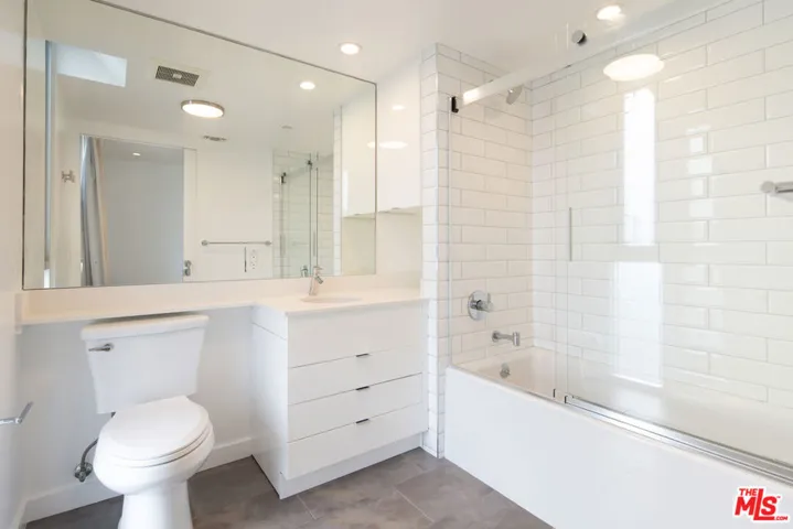 12770 Caswell Avenue 301, Los Angeles, California 90066