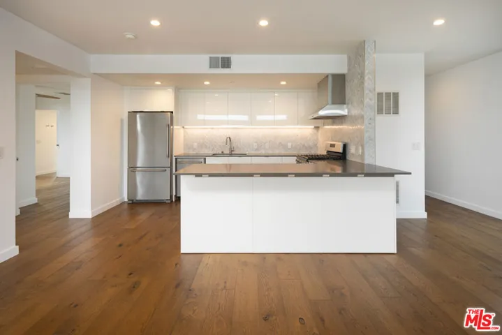 12770 Caswell Avenue 301, Los Angeles, California 90066