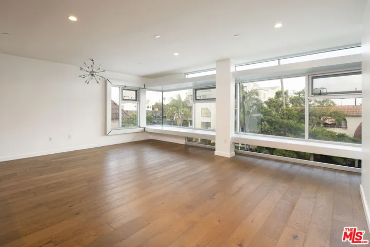12770 Caswell Avenue 301, Los Angeles, California 90066