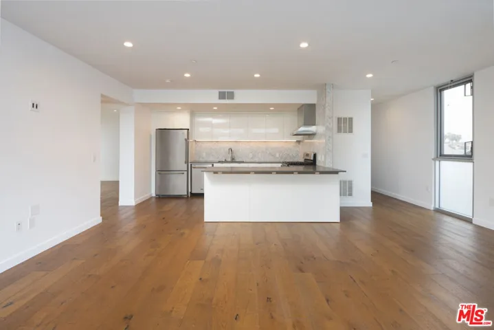 12770 Caswell Avenue 301, Los Angeles, California 90066