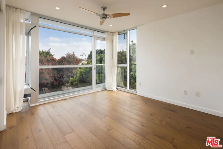 12770 Caswell Avenue 301, Los Angeles, California 90066