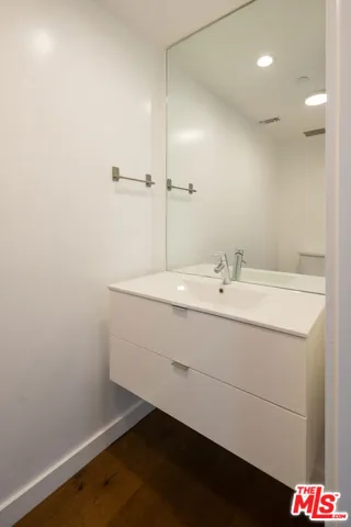 12770 Caswell Avenue 301, Los Angeles, California 90066