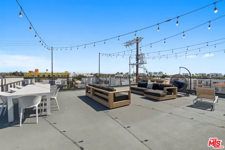12770 Caswell Avenue 301, Los Angeles, California 90066