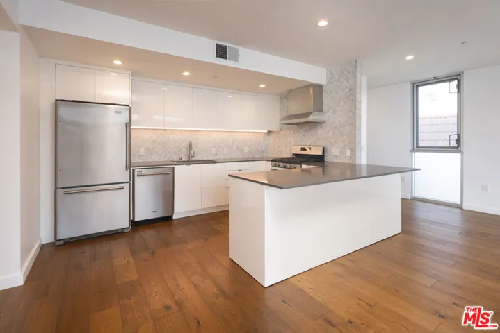 12770 Caswell Avenue 301, Los Angeles, California 90066