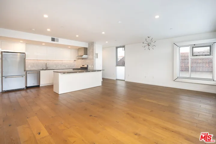 12770 Caswell Avenue 301, Los Angeles, California 90066