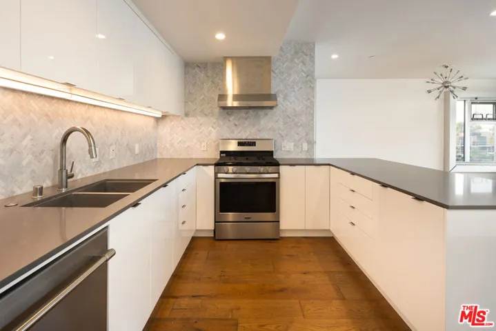 12770 Caswell Avenue 301, Los Angeles, California 90066