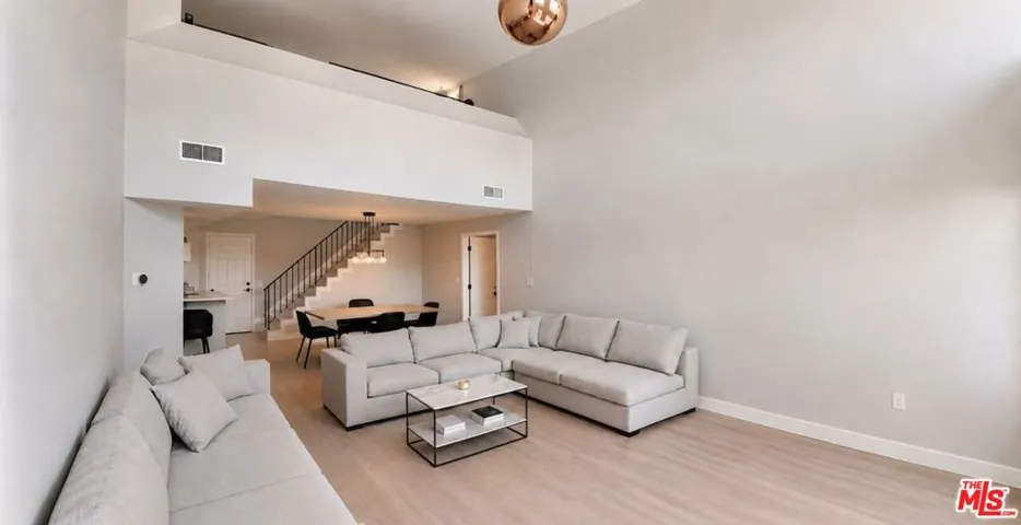 1250 S Westgate Avenue 302, Los Angeles, California 90025